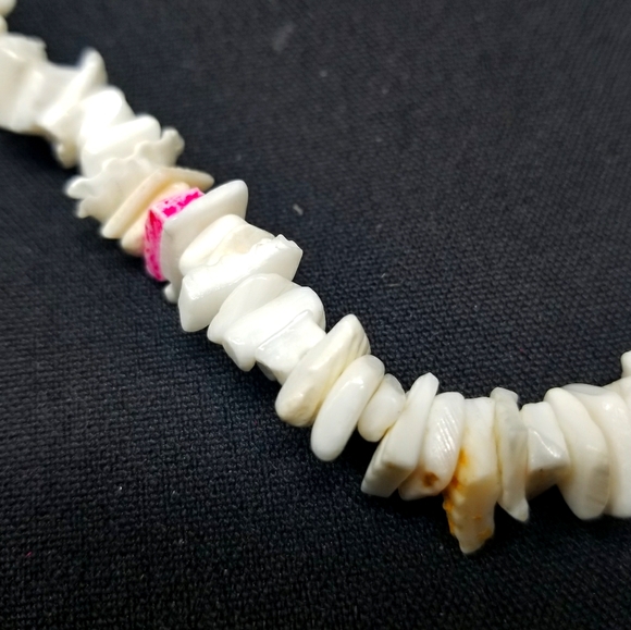PINK AND WHITE PUKA SHELL NECKLACE - Picture 3 of 3
